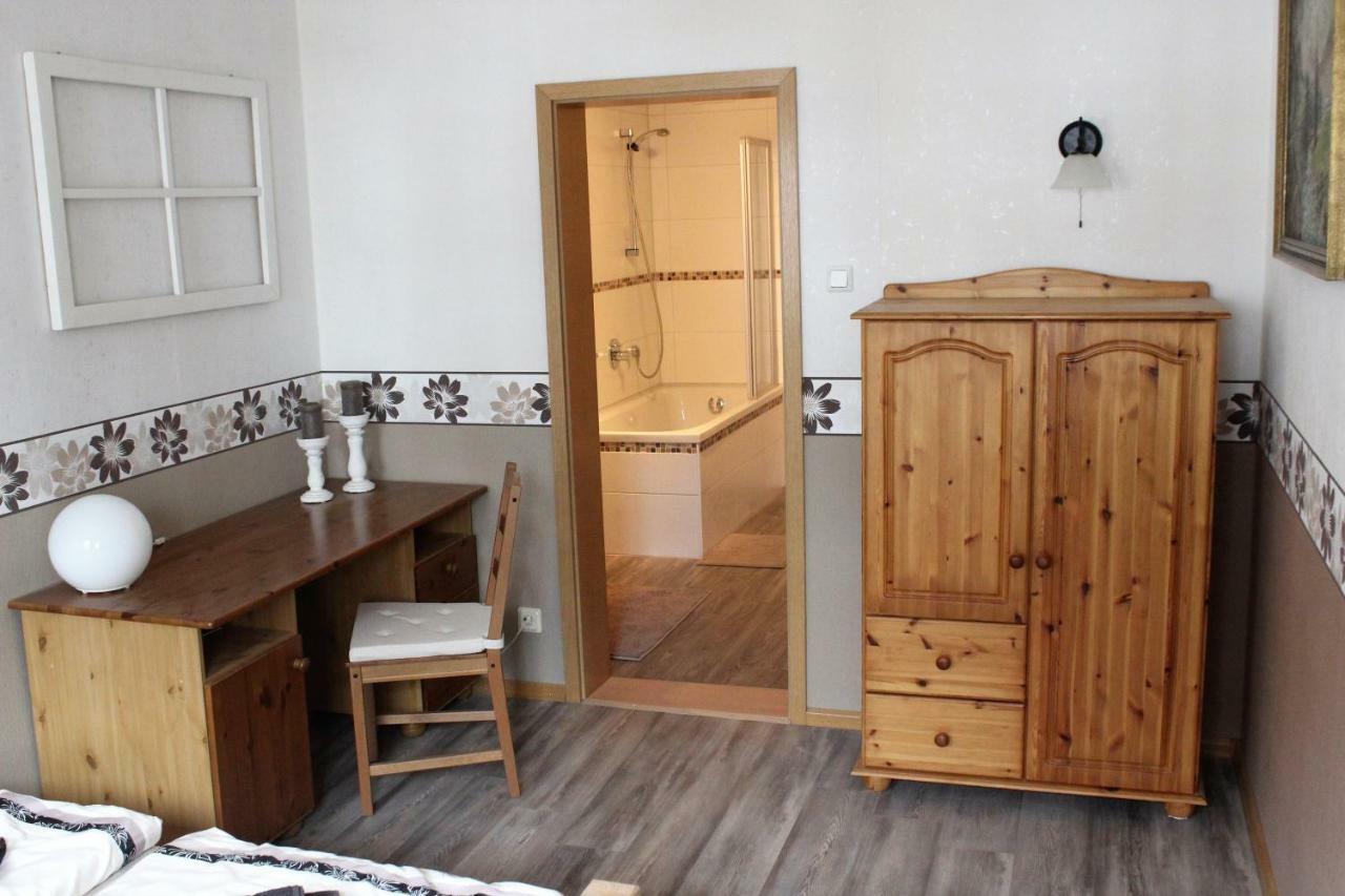 Ferienwohnung Schwarz Benshausen エクステリア 写真